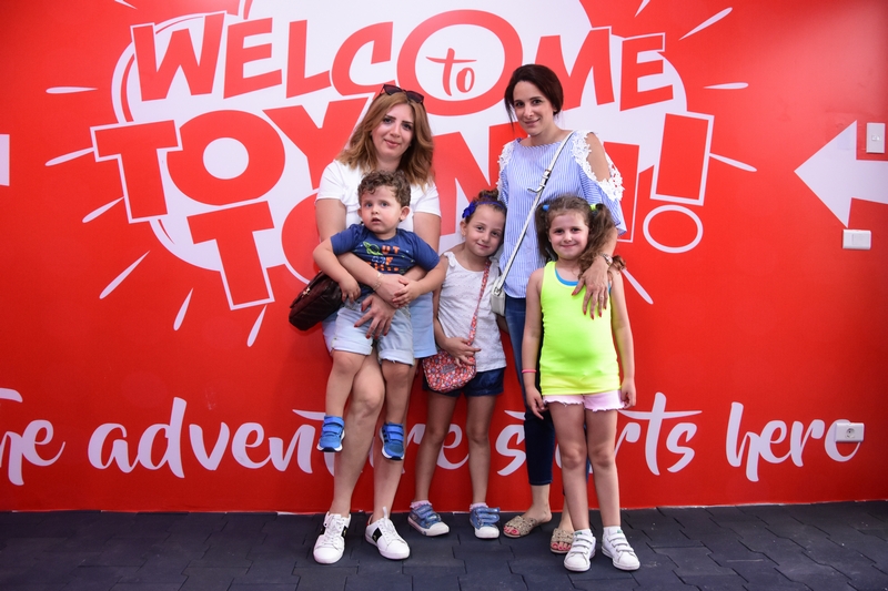 Toy Town Grand Opening-Wall of Fame